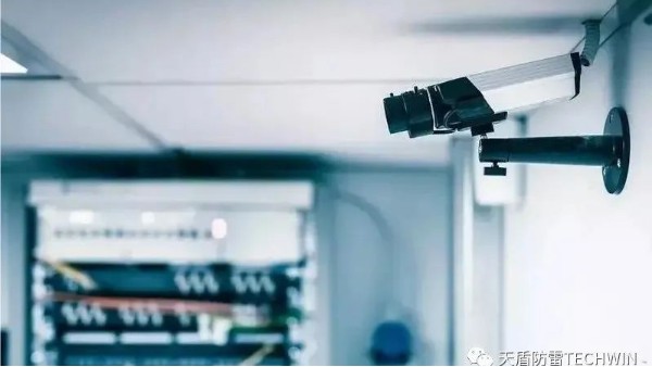 带接地隔离抑制的网络信号防雷电路